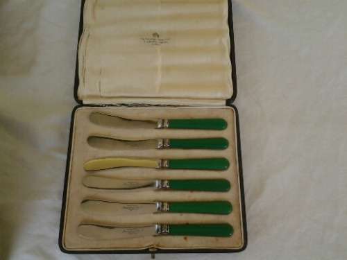 boxed nice set of  vintage sliver plated with green handled butter knifes