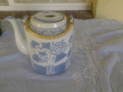 nice blue and white oriental porcelain tea pot