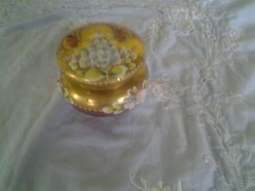 pretty venetian glass trinket box