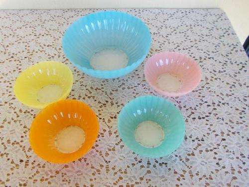 Stunning vintage colorful glass pudding bowl set