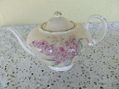 stunning vintage paragon tea pot lilac pattern tea pot