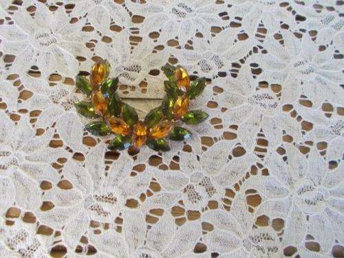 stunning vintage critrine looking and green colored glass brooch