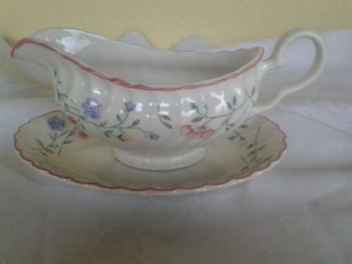 pretty pink and white floarl pattern johonson brothers gravy boat