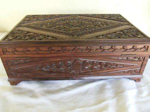 Truly stunning wooden vintage decorative trinket box with key