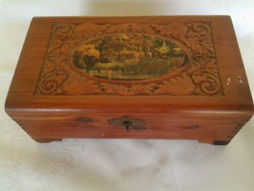Stunning vintage wooden trinket box