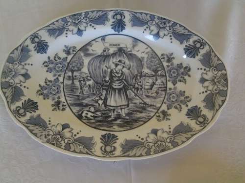 stunning collectors limited edition  blue and white wall plate
