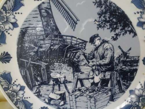 stunning large collectors round blue and white porcelain delft wall plate