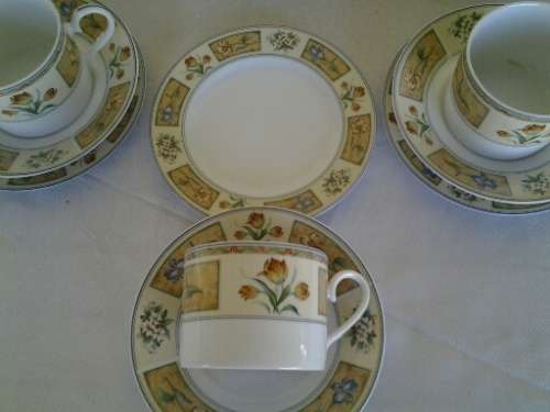 set of eight pretty noritake fiesta flowers tea/coffee cup trios