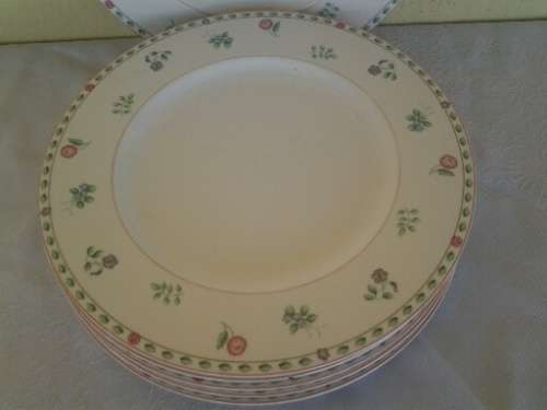 set of five pretty porcelain Royal fine china dinner plates