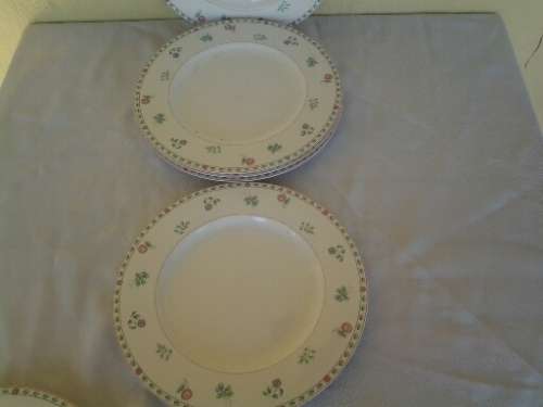 set of five pretty porcelain Royal fine china dinner plates