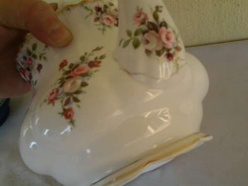 nice and collectable Royal albert country rose large tea pot please note