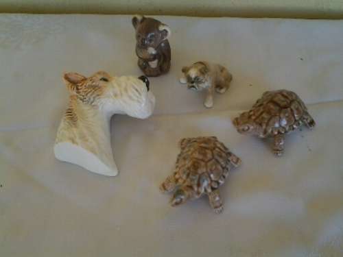 four collectable small ornaments .. dog head .. wade etc