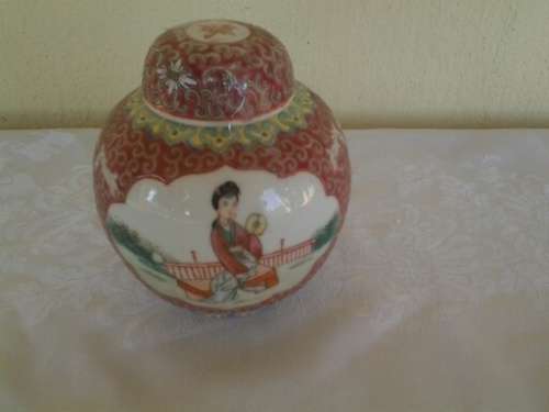 stunning oriental porcelain ginger jar with oriental scenes
