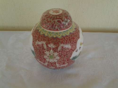 stunning oriental porcelain ginger jar with oriental scenes
