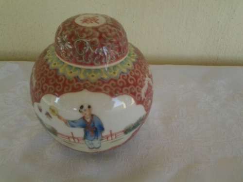 stunning oriental porcelain ginger jar with oriental scenes