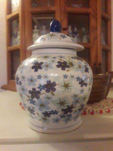 pretty blue floral lidded  porcelain modern ginger jar with lid