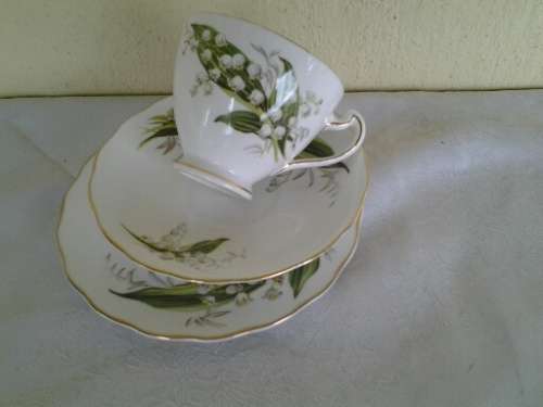 Vintage Malbea wear green  scene tea cup trio