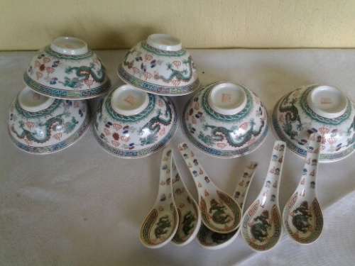 a lot of six oriental bowls and spoons