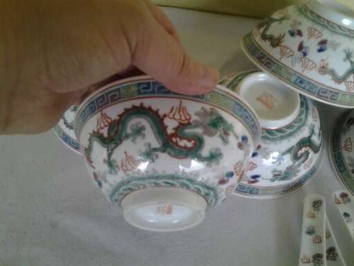 a lot of six oriental bowls and spoons