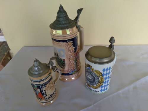 A lot of three collectable stain  mugs