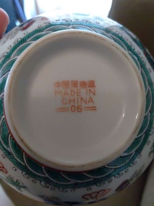 a lot of six oriental bowls and spoons