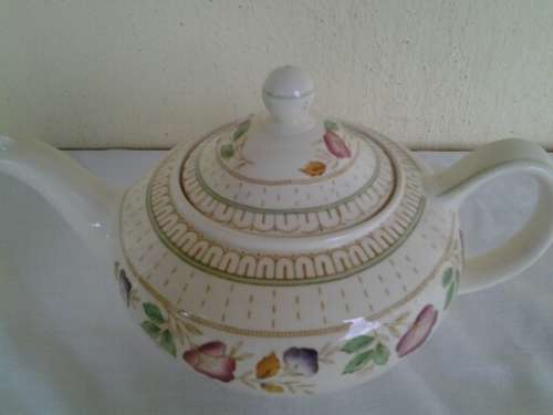 stunning pretty vintage porcelain tea pot