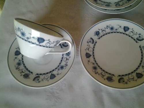 A lot of four porcelain Noritake blue and white tea cup trios