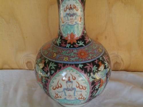 Large stunning porcelain decorative oriental heavy vase