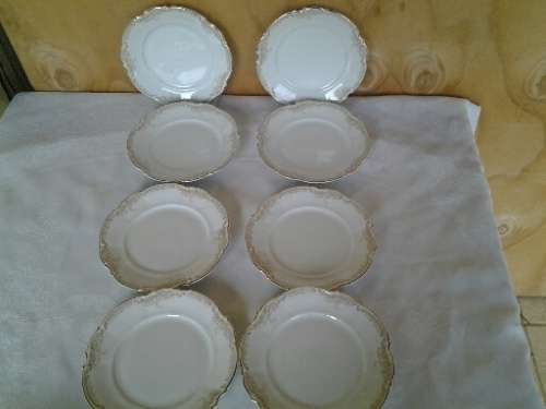 A lot of eight pretty porcelain Hutschen Retuther saucers