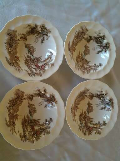 A lot of four vintage porcelain pudding bowls by Johnson brothers the old mill scene