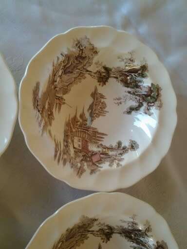A lot of four vintage porcelain pudding bowls by Johnson brothers the old mill scene