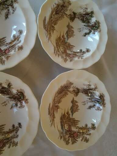 A lot of four vintage porcelain pudding bowls by Johnson brothers the old mill scene