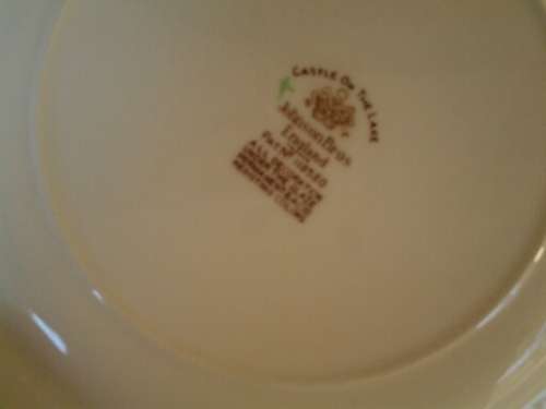 A lot of five vintage Johnson brothers castle on the lake +- 24 cm plates