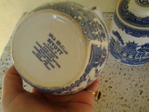 A stunning vintage blue and white Myott willow pattern tea set with six tea cup duos