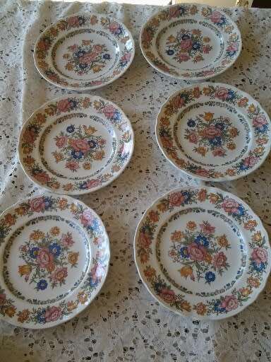 six pretty Alarest de potdesnpaio porcelain side plates