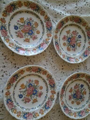 six pretty Alarest de potdesnpaio porcelain side plates
