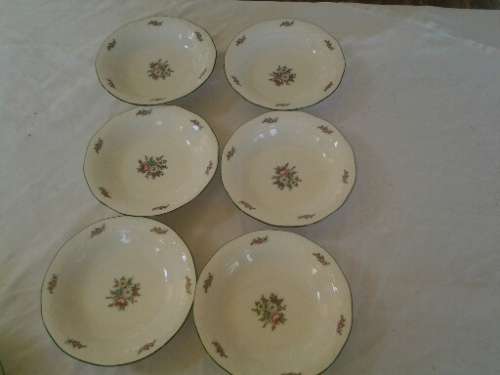 A set of six pretty Le Rochelle porcelain pudding bowls