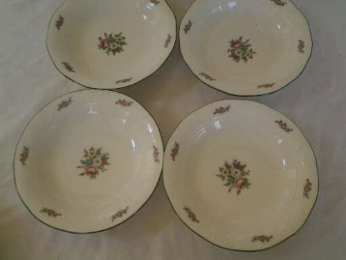 A set of six pretty Le Rochelle porcelain pudding bowls