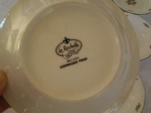 A set of six pretty Le Rochelle porcelain pudding bowls