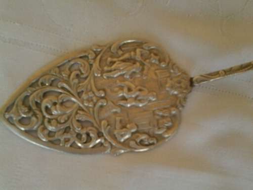 vintage ornate Dutch cake lifter