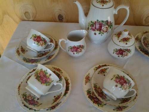 pretty red roses pattern modern porcelain part tea set please see listing