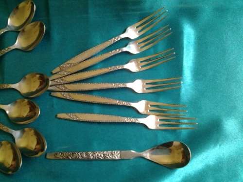 A nice lot of vintage stainless steel cake forks and tea spoons one long sugar spoon lot
