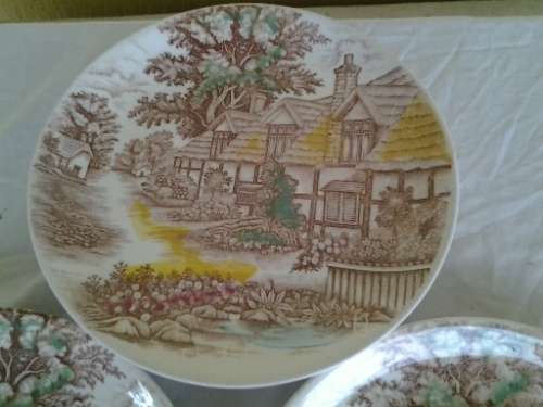 three decorative English scene porcelain dinner plates