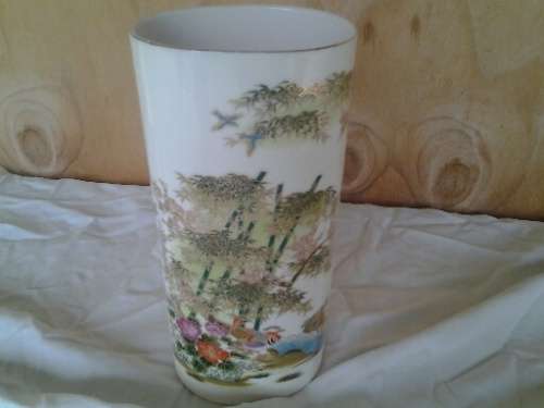 Nice porcelain vintage Imari style decorative vase