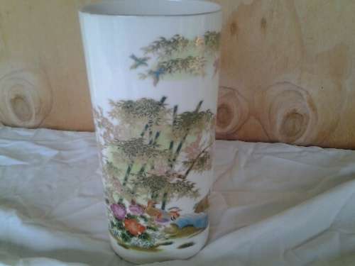Nice porcelain vintage Imari style decorative vase