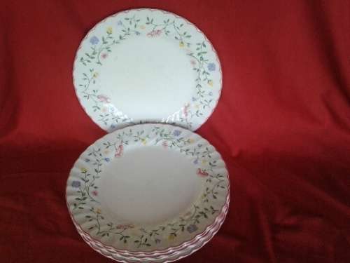 A set of six pretty porcelain summer chintz pattern Johnson brothers dinner plates