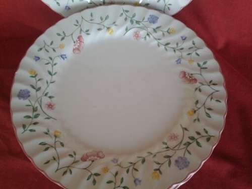 A set of six pretty porcelain summer chintz pattern Johnson brothers dinner plates