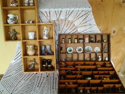 three assorted collectable printers trays with some ornaments all for one bid