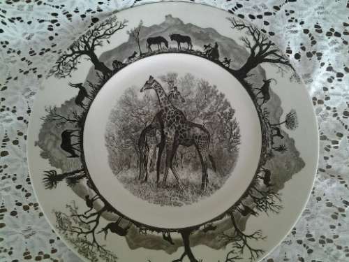 stunning Wedgwood display  of the giraffe for the Kruger national park