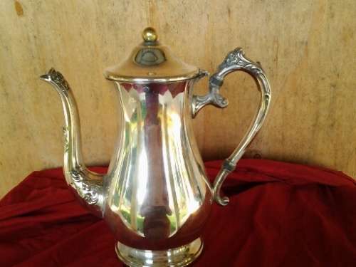 A nice vintage sliver plated tea pot